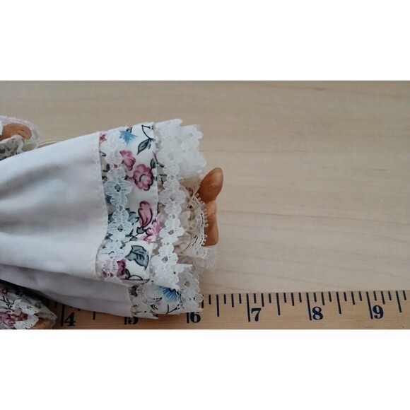 Porcelain Wolf "House of Global Art" 1983 Ornament Decor Wolf in Bonnet Dress - Picture 9 of 10